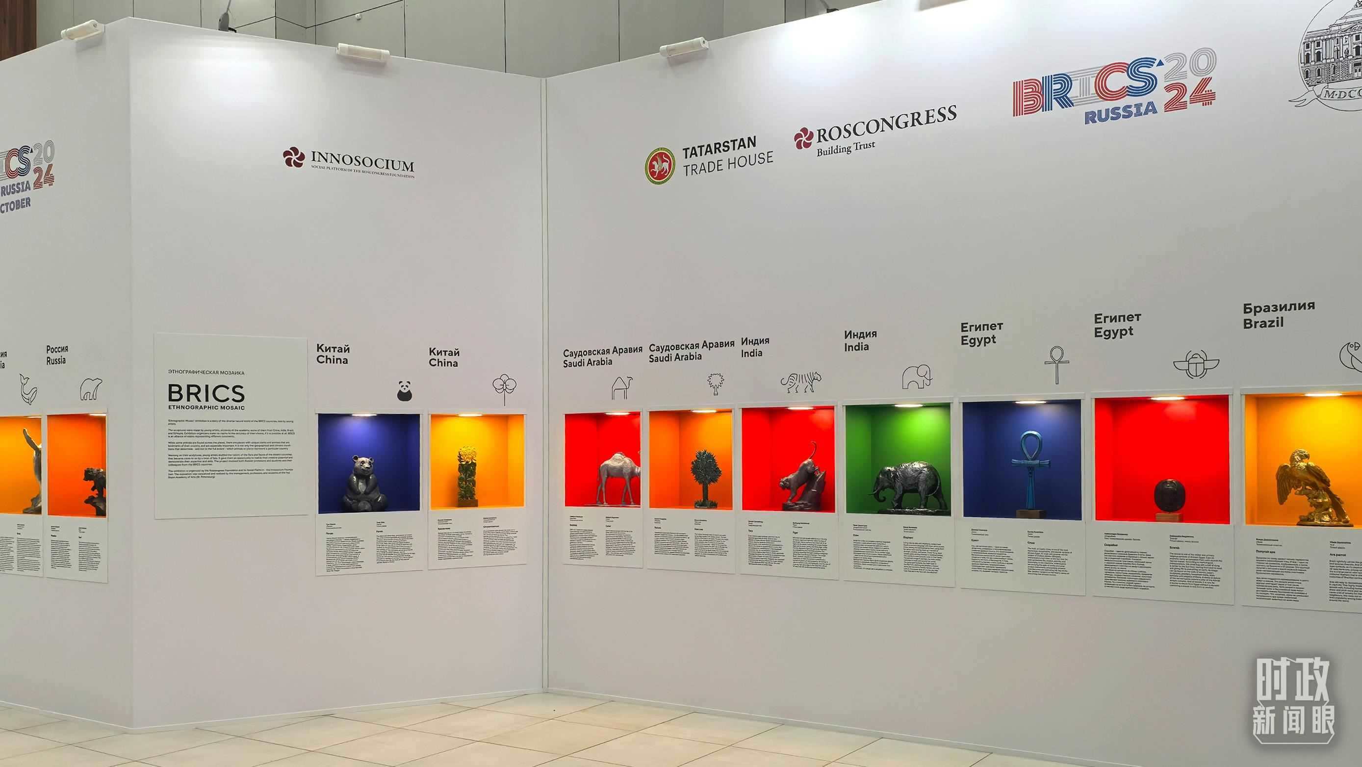 △ 喀山會展中心內(nèi)展示的金磚國家工藝品。（總臺央廣記者潘毅拍攝）