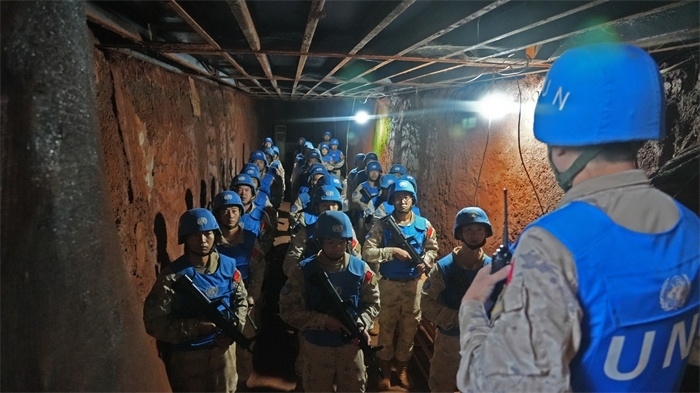 進(jìn)入地下掩體隱蔽。王軍杰攝