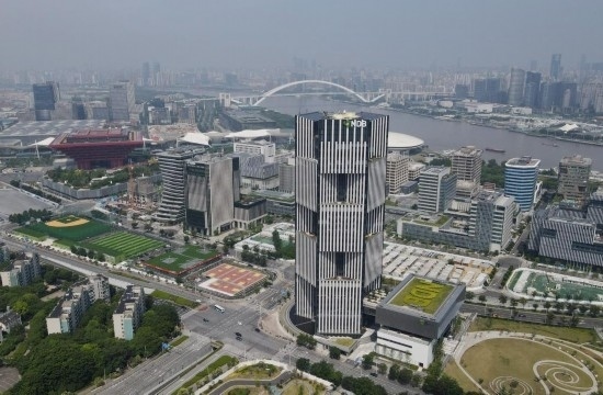 位于中國上海浦東新區(qū)世博園區(qū)的金磚國家新開發(fā)銀行總部大樓（2022年6月17日攝，無人機(jī)照片）。新華社記者方喆攝