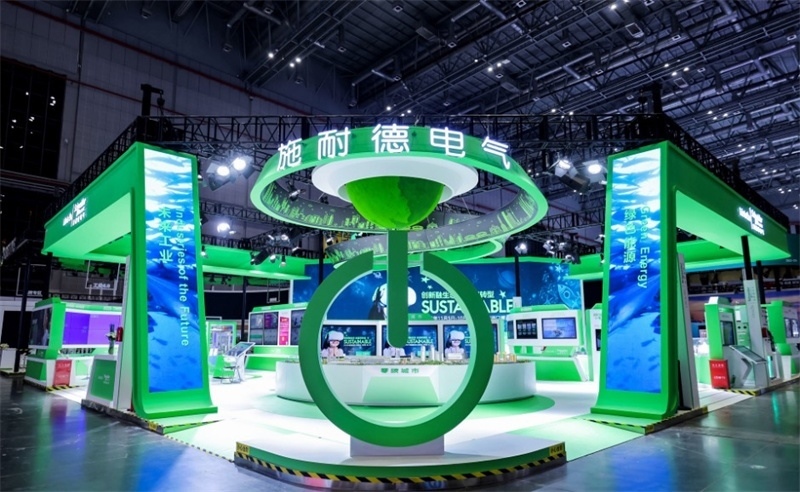 2023年，施耐德電氣在第六屆中國(guó)國(guó)際進(jìn)口博覽會(huì)現(xiàn)場(chǎng)。施耐德電氣供圖