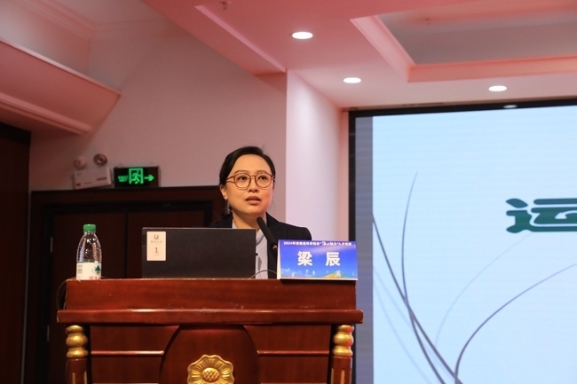 國家體育總局運(yùn)動醫(yī)學(xué)研究所醫(yī)務(wù)監(jiān)督中心副主任、中國體育科學(xué)學(xué)會運(yùn)動醫(yī)學(xué)分會副秘書長梁辰授課。主辦方供圖