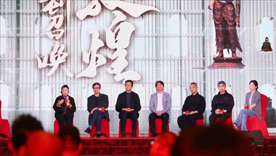 《受到召喚·敦煌》眾主創(chuàng)現(xiàn)場分享創(chuàng)作故事。主辦方供圖