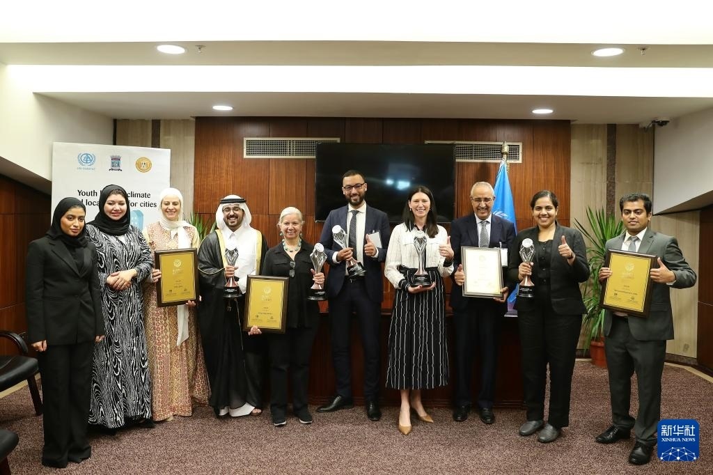 10月31日，在埃及亞歷山大，獲得第二屆全球可持續(xù)發(fā)展城市獎(jiǎng)（上海獎(jiǎng)）的城市代表合影。新華社記者 王東震 攝
