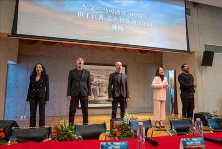 發(fā)布會(huì)現(xiàn)場(chǎng)，主創(chuàng)表演音樂(lè)劇片段。主辦方供圖