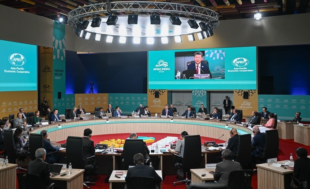 當(dāng)?shù)貢r間11月16日上午，亞太經(jīng)合組織第三十一次領(lǐng)導(dǎo)人非正式會議在秘魯利馬會議中心舉行。國家主席習(xí)近平出席會議并發(fā)表題為《共擔(dān)時代責(zé)任 共促亞太發(fā)展》的重要講話。新華社記者 謝環(huán)馳 攝