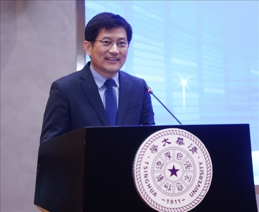 清華大學(xué)國(guó)家治理研究院執(zhí)行院長(zhǎng)、清華大學(xué)計(jì)算社會(huì)科學(xué)與國(guó)家治理實(shí)驗(yàn)室執(zhí)行主任孟慶國(guó)教授演講。供圖單位：清華大學(xué)國(guó)家治理研究院