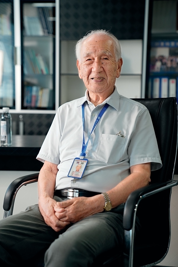 2024年8月，佐佐木俊一在深圳接受本刊記者采訪。