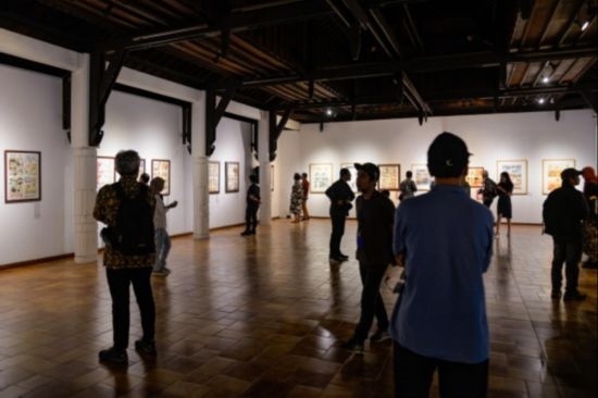 觀眾參觀“東盟-中國人文交流年”漫畫大賽展覽。記者 徐欽 攝