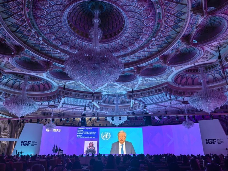 圖為第19屆聯(lián)合國(guó)互聯(lián)網(wǎng)治理論壇（IGF）“推動(dòng)科技企業(yè)履行兒童網(wǎng)絡(luò)保護(hù)責(zé)任”開(kāi)放論壇活動(dòng)現(xiàn)場(chǎng)。中國(guó)傳媒大學(xué)供圖。