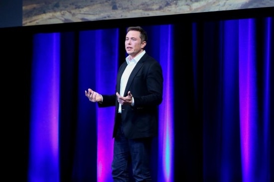  2017年9月29日，在澳大利亞阿德萊德，美國(guó)企業(yè)家埃隆·馬斯克在第68屆國(guó)際宇航大會(huì)閉幕式前做主旨演講。新華社發(fā)（閆寒?dāng)z）