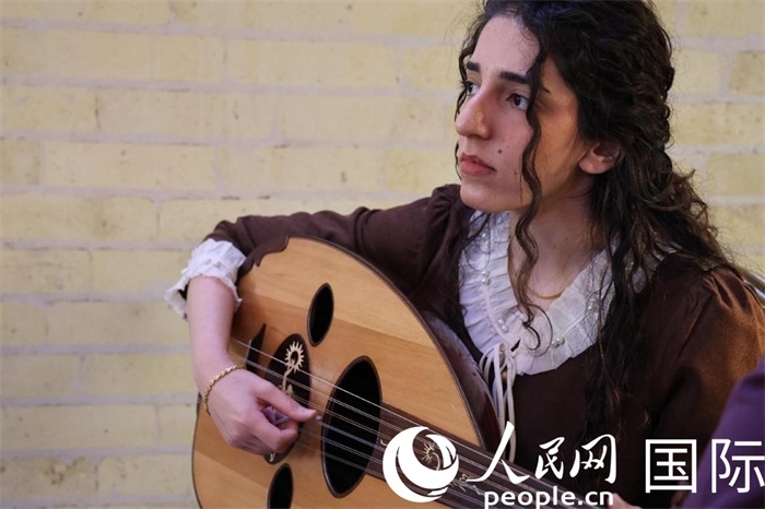 烏德琴女學員邁希恩。人民網(wǎng) 伊納斯·易卜拉欣攝