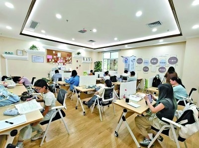 廣東深圳市龍崗區(qū)黨群服務中心開設的共享自習室一景。受訪者供圖