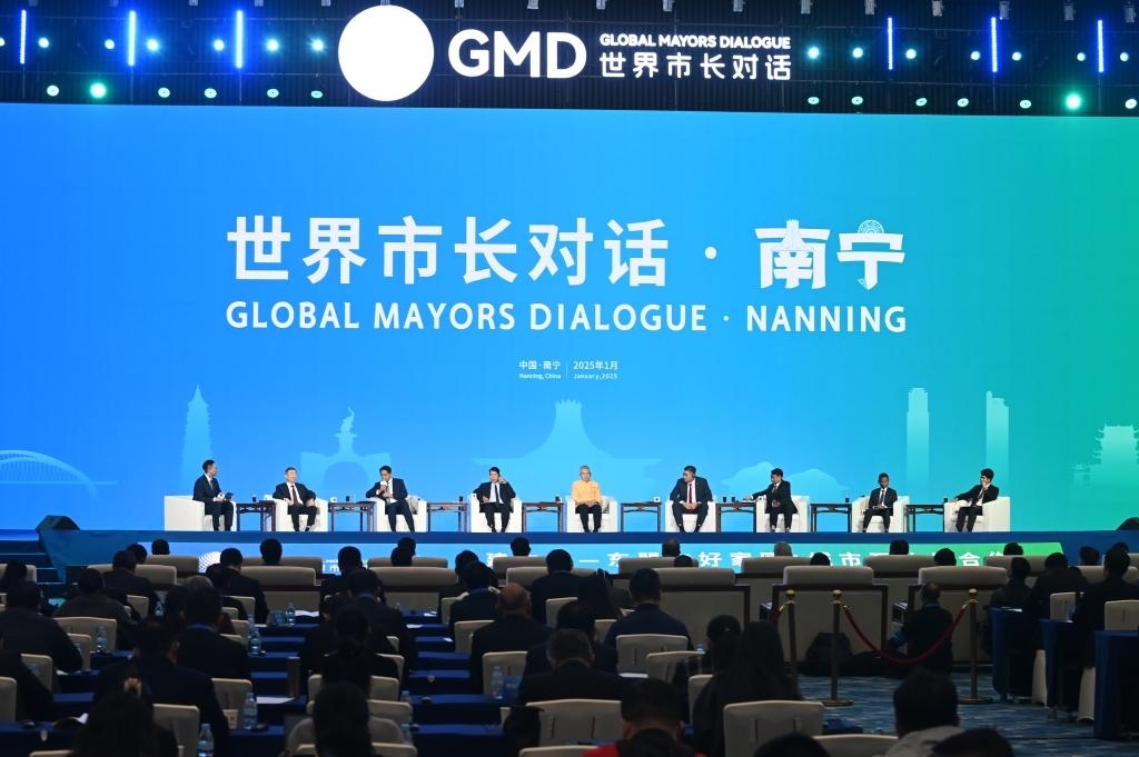 這是1月16日在南寧國際會展中心拍攝的“世界市長對話·南寧”活動現(xiàn)場。新華社記者 陸波岸 攝