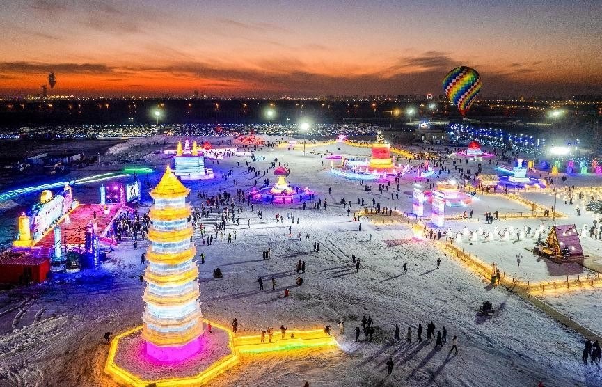 第四屆呼和浩特歡樂冰雪節(jié)活動現(xiàn)場。丁根厚攝