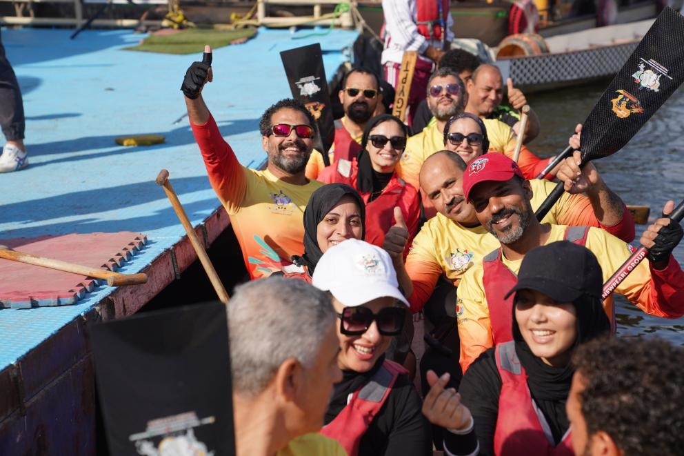 活動現(xiàn)場龍舟競技，共慶春節(jié)。開羅中國文化中心供圖