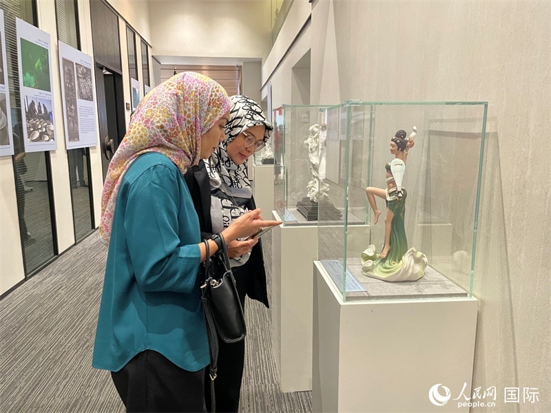 觀眾在參觀展覽。 人民網(wǎng)記者 劉慧攝