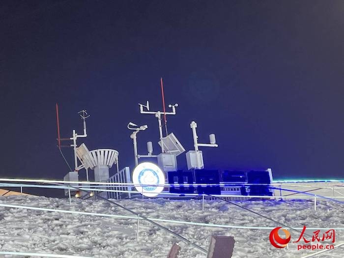 園區(qū)內(nèi)九要素自動(dòng)氣象觀測站。人民網(wǎng) 高清揚(yáng)攝