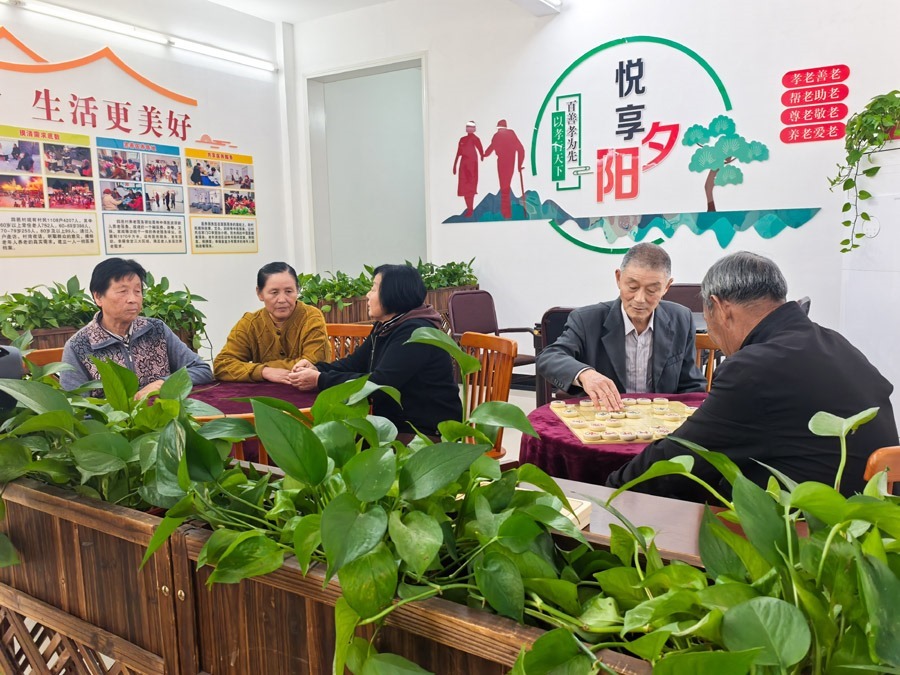 圖為湖北省咸寧市嘉魚(yú)縣潘家灣鎮(zhèn)四邑村養(yǎng)老服務(wù)驛站一角（2024年11月5日攝）。新華社記者 肖藝九 攝