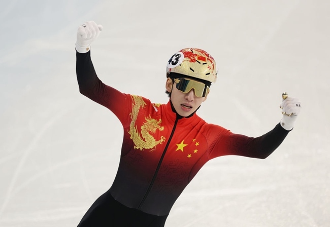 2月8日，林孝埈慶祝奪冠。新華社記者 黃偉 攝