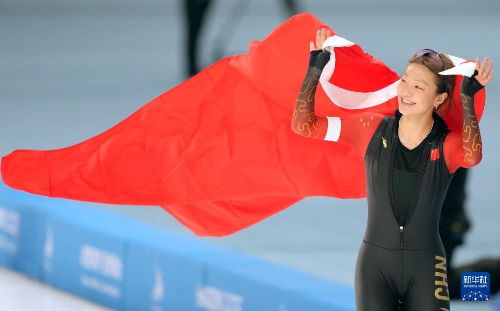 2月10日，楊濱瑜在賽后慶祝。新華社記者 王建威 攝