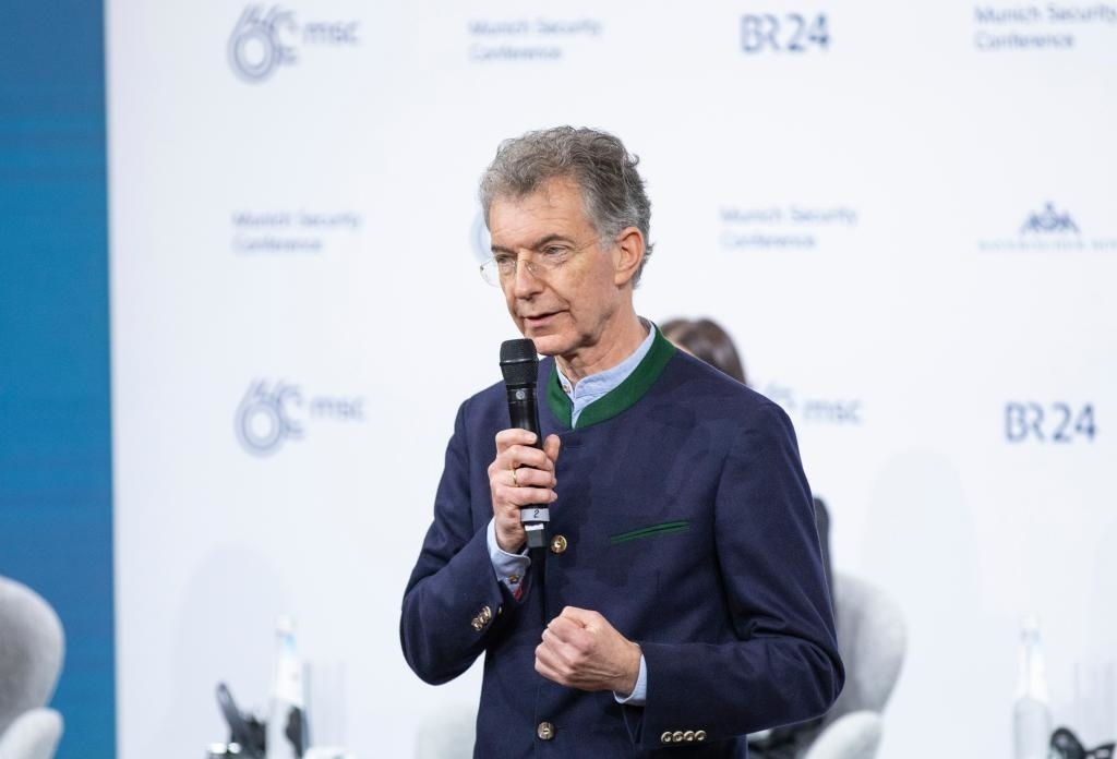 2024年2月18日，慕安會主席克里斯托夫·霍伊斯根在德國慕尼黑舉行的第60屆慕尼黑安全會議上發(fā)表閉幕致辭。新華社記者 張帆 攝