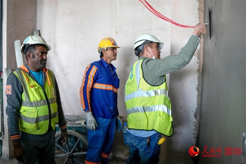 抹灰。人民網(wǎng)塔里克·易卜拉欣攝