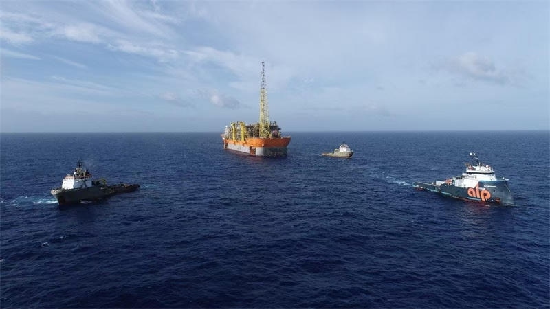 布濟烏斯七期項目浮式生產(chǎn)儲卸油裝置抵達油田區(qū)域。巴西國家石油公司供圖