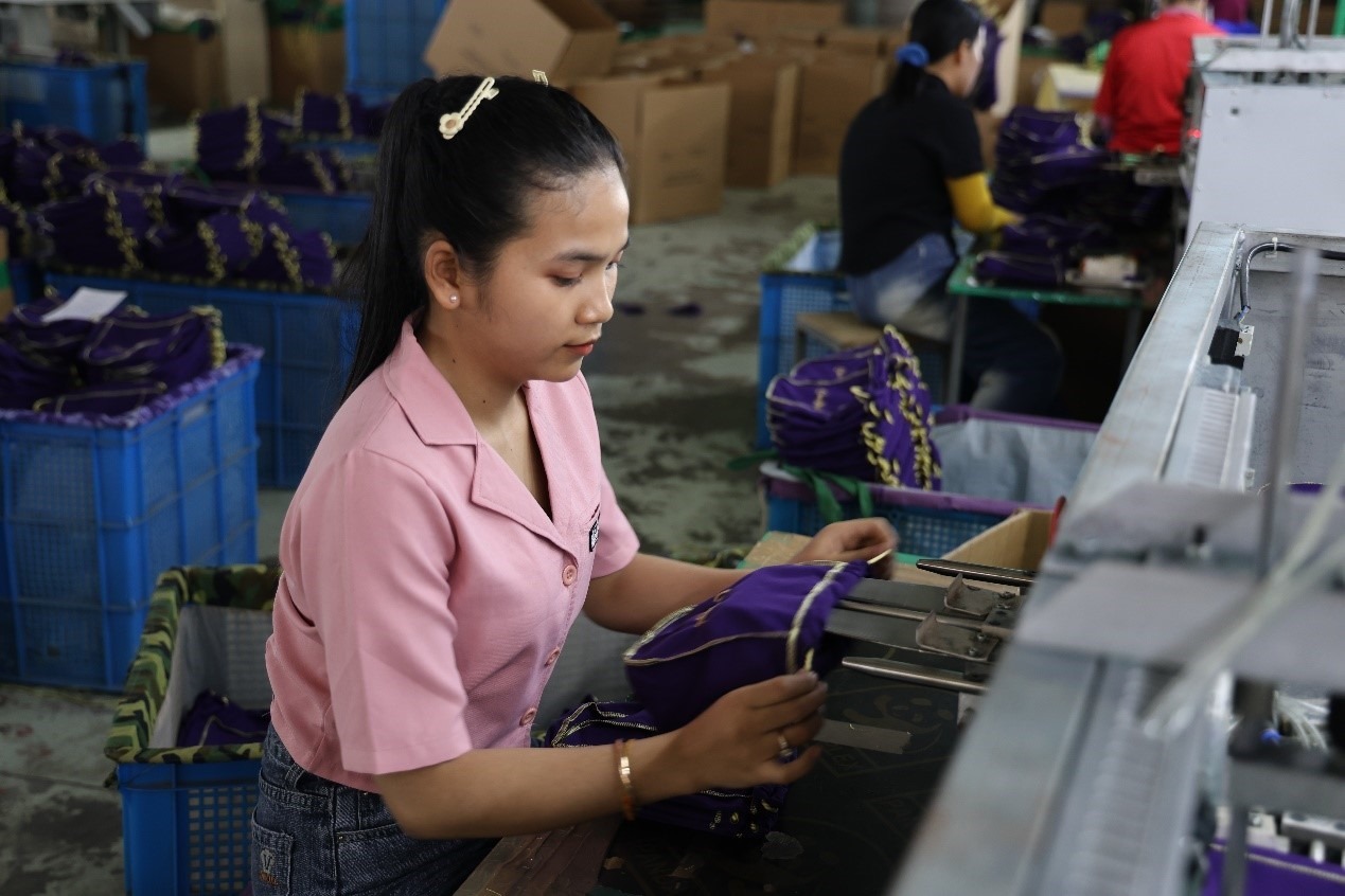 達(dá)尼在西港特區(qū)內(nèi)工作。西港特區(qū)供圖