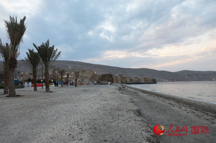 圖為阿曼穆桑代姆一處海灘公園。人民網記者 沈小曉攝