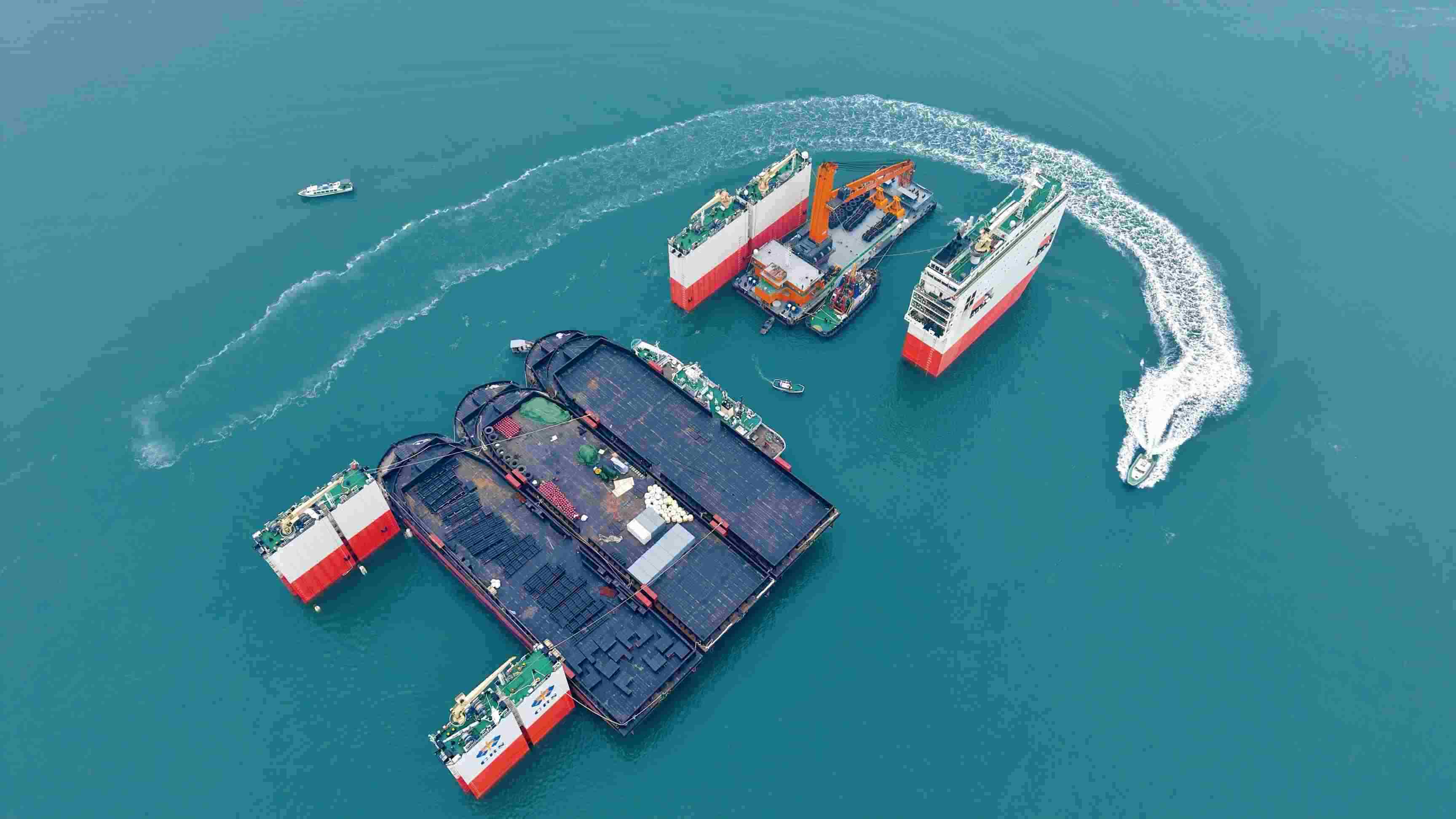 “華瑞龍”輪裝載13艘船舶前往幾內(nèi)亞。受訪方供圖