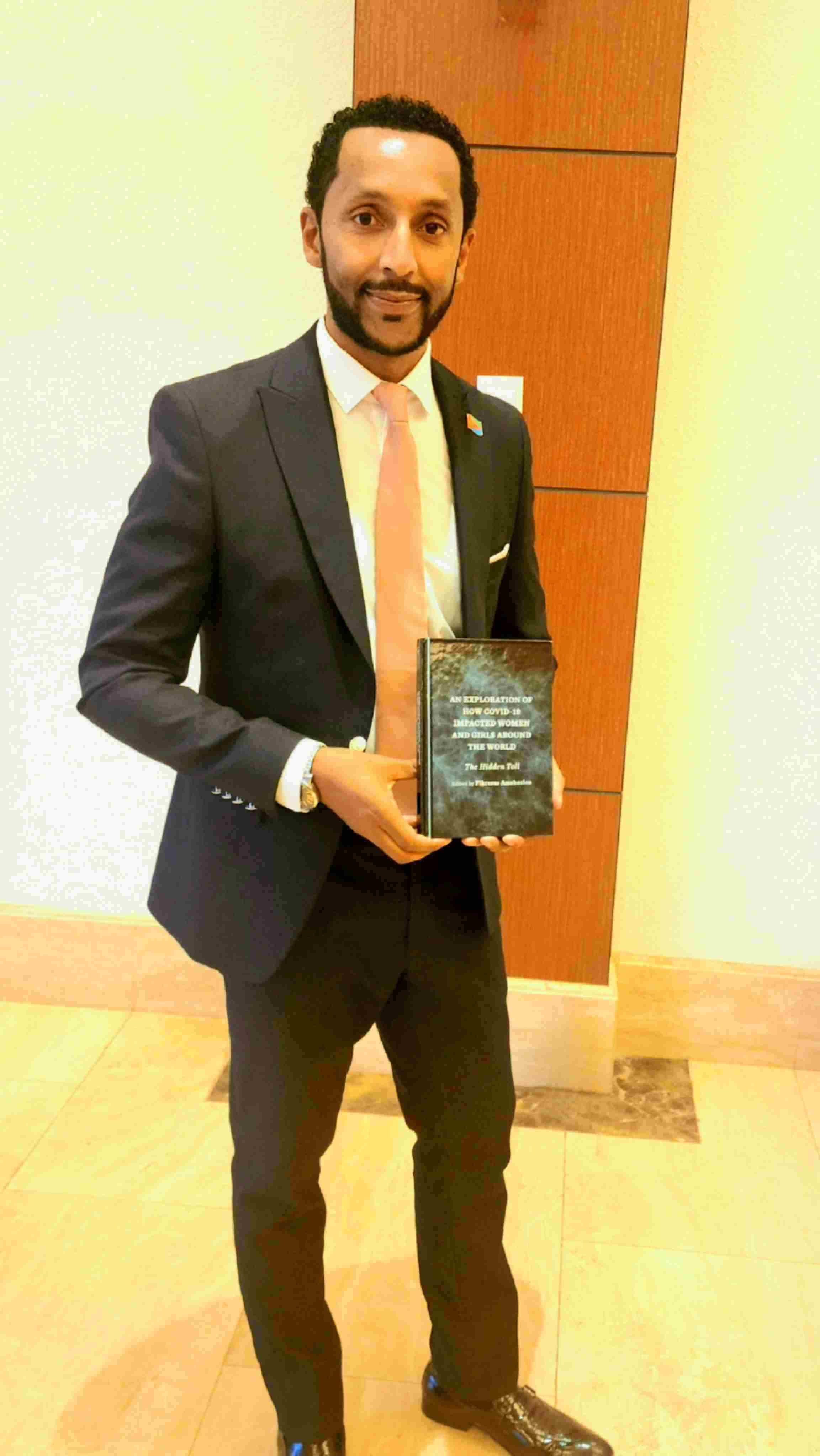 厄立特里亞戰(zhàn)略研究中心研究員、知名作家學(xué)者菲克雷耶蘇斯。圖片由受訪者提供