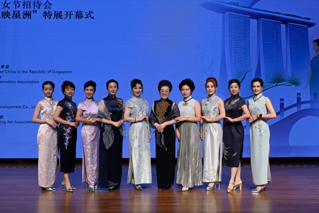 海派旗袍走秀展示著不同款式旗袍的獨特魅力。新加坡中國文化中心供圖