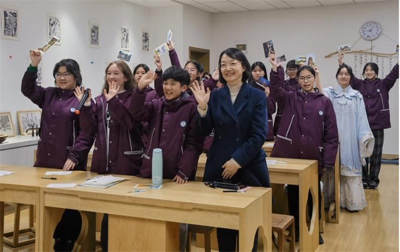 匡園初步部校長(zhǎng)鐘演發(fā)言。