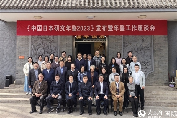 部分與會嘉賓合影留念。人民網(wǎng)記者 陳建軍攝