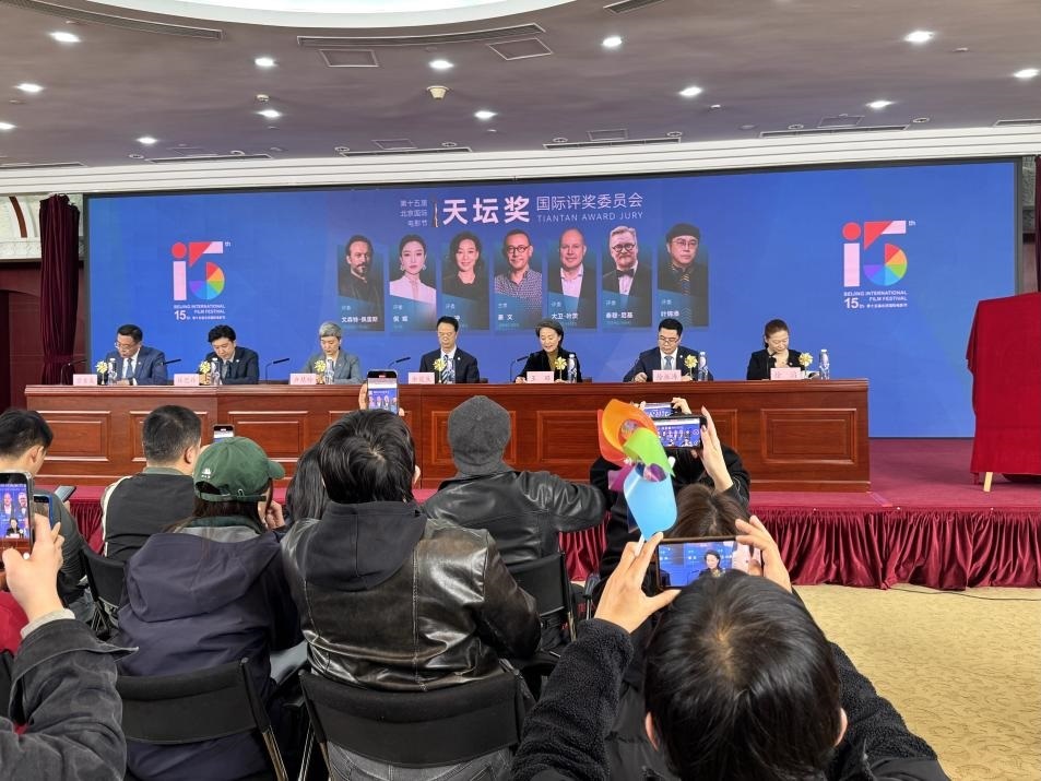 發(fā)布會現(xiàn)場公布本屆天壇獎國際評委會陣容。人民網(wǎng)記者 劉微攝