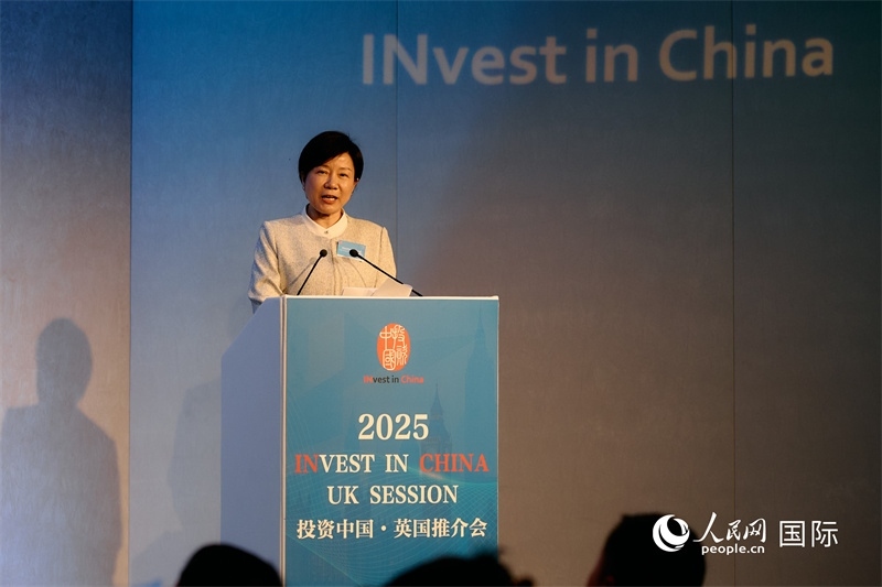 湖南省商務(wù)廳廳長(zhǎng)龍小紅做商務(wù)工作情況推介。楊浩鵬攝。