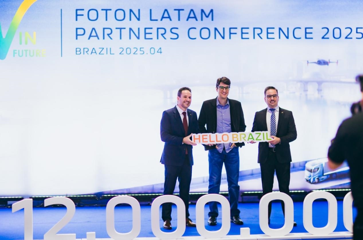 當(dāng)?shù)貢r間4月8日，福田汽車2025拉美合作伙伴大會暨巴西工廠首車下線儀式在巴西圣保羅舉行。福田巴西工廠供圖