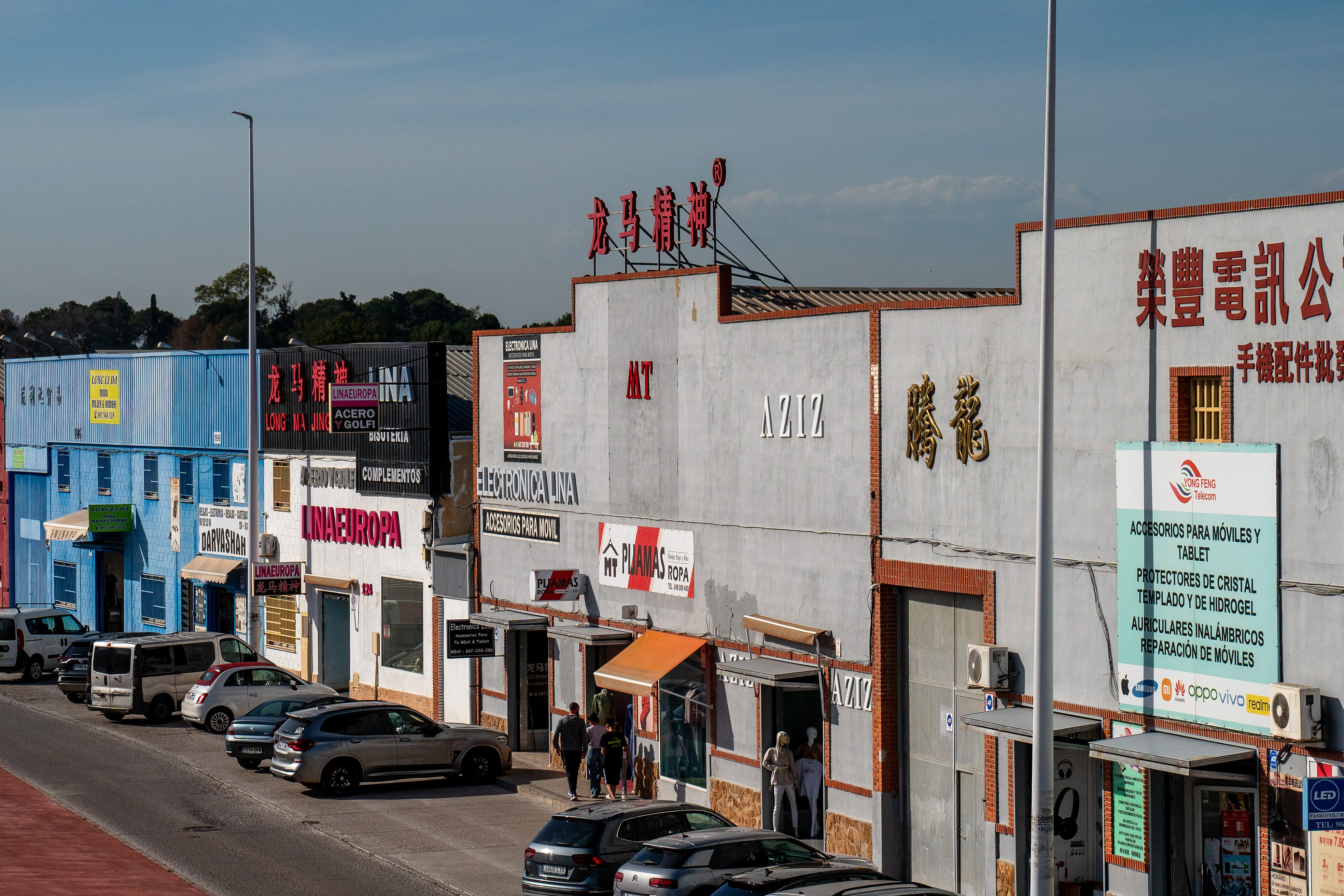 當地時間2025年4月10日，西班牙瓦倫西亞國際機場附近的中資批發(fā)零售商店。