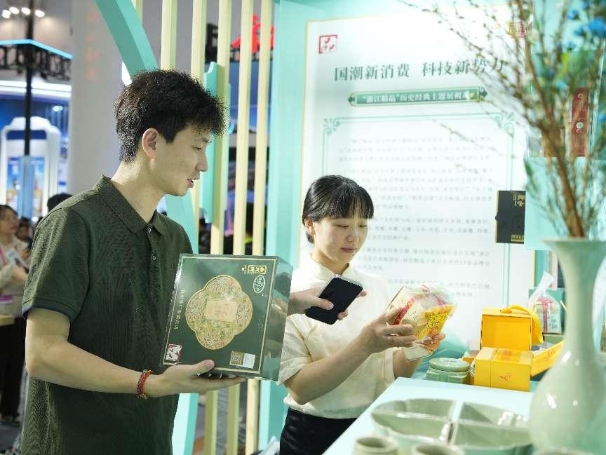 國潮新消費帶來科技文化消費新理念。人民網(wǎng)記者 張力洋攝