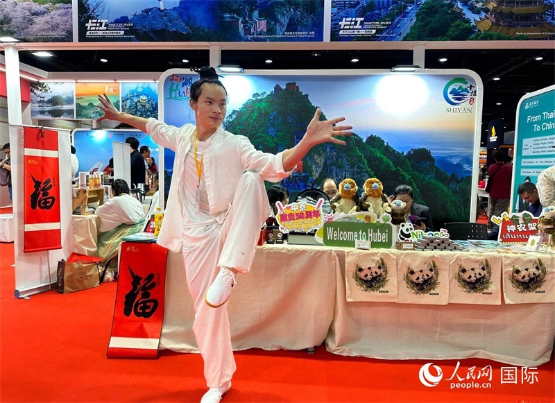 中國武當(dāng)功夫走進(jìn)東南亞，以精湛的武藝和飄逸的身姿詮釋中國武術(shù)的精髓。人民網(wǎng)記者 簡承淵攝