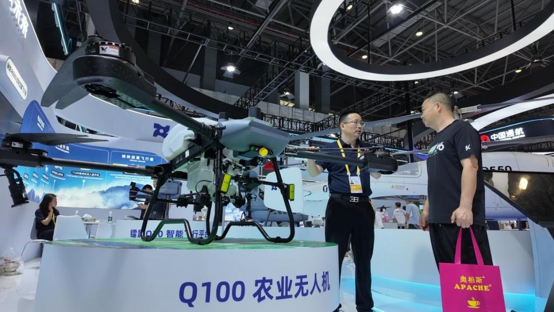 低空經(jīng)濟展區(qū)展出的農業(yè)無人機裝備。人民網(wǎng) 歐陽易佳攝