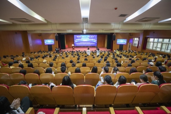 會(huì)議現(xiàn)場(chǎng)。學(xué)校供圖