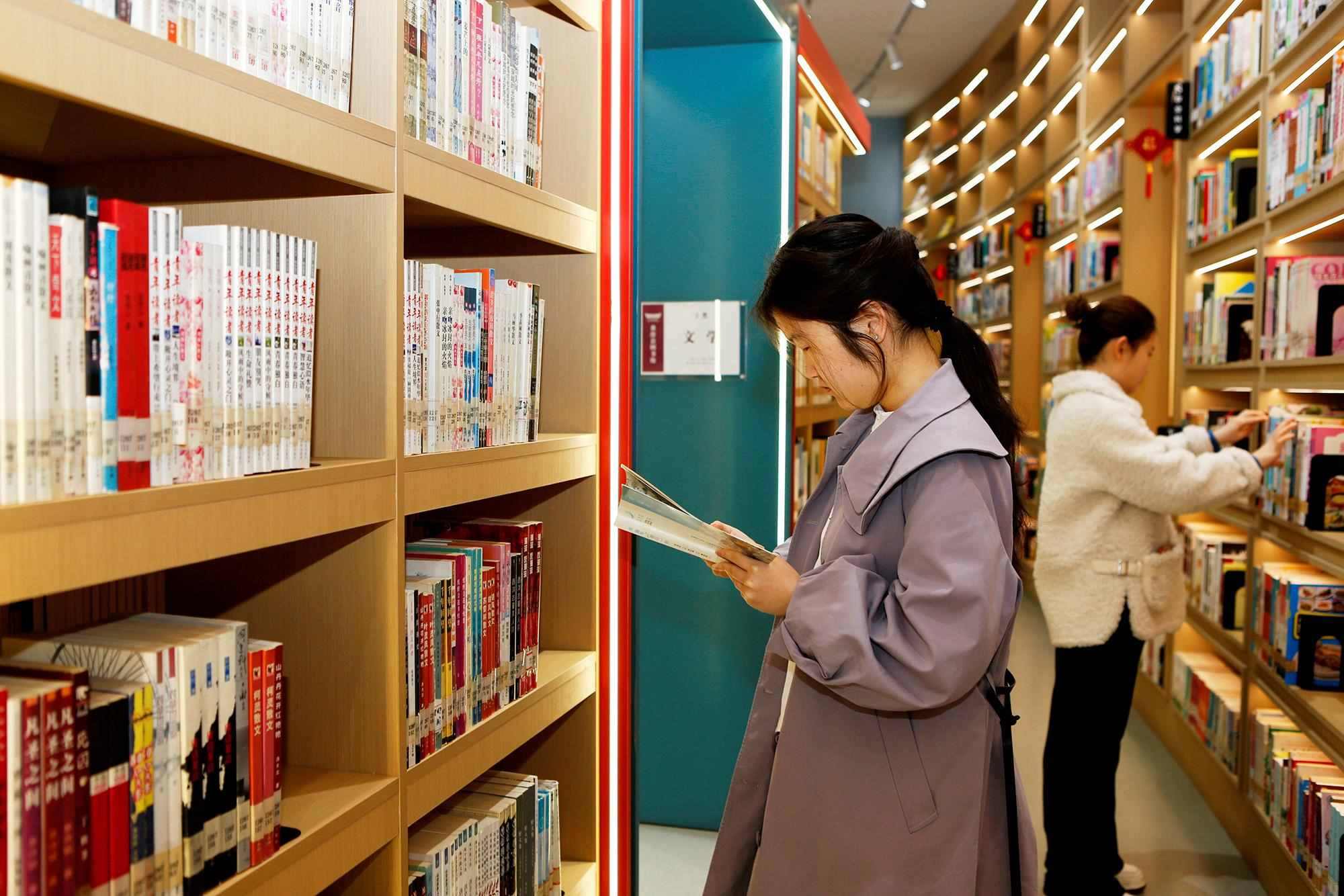 △2025年3月29日，讀者在山西臨汾市襄汾縣圖書館閱讀。