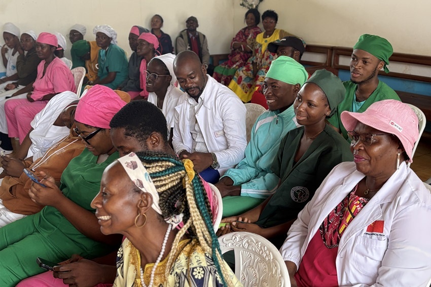 【2】圖為活動(dòng)現(xiàn)場(chǎng)。中國(guó)（山西）第24批援喀麥隆姆巴爾馬尤醫(yī)療隊(duì) 供圖