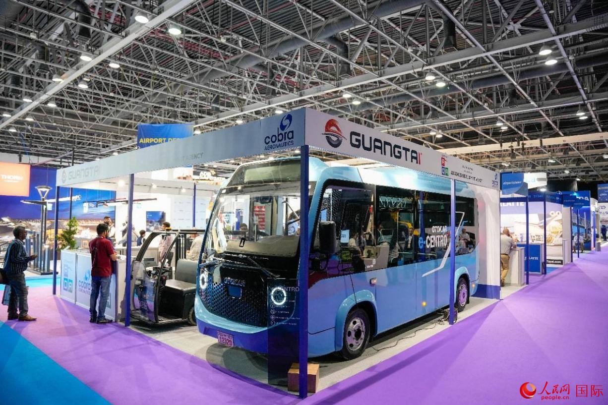 展會(huì)展示的電動(dòng)大巴車(chē)。人民網(wǎng)塔里克·易卜拉欣攝