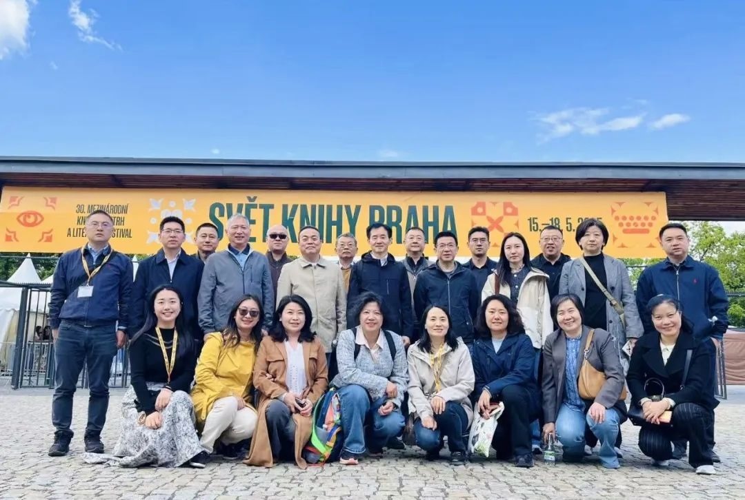 中國出版界代表團(tuán)合影。圖片均由國圖集團(tuán)供圖