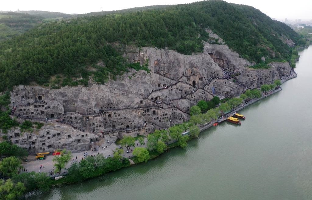 這是近日拍攝的洛陽(yáng)龍門石窟（無(wú)人機(jī)照片）。新華社記者 李嘉南 攝