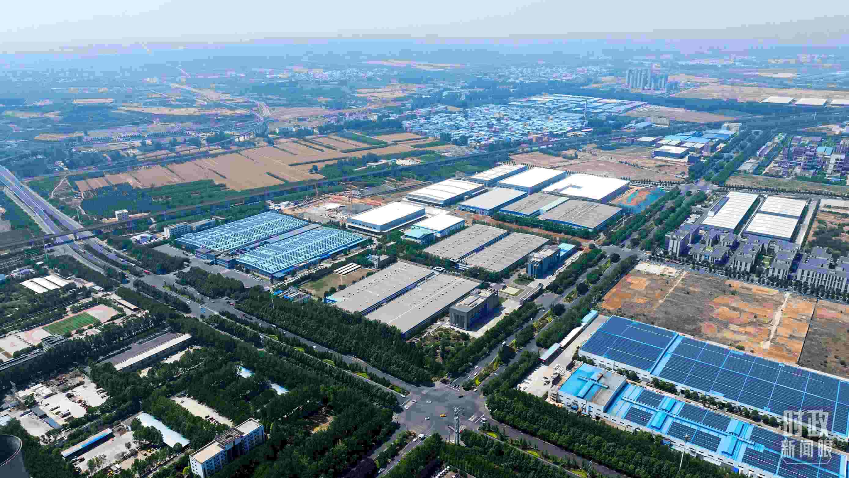 △俯瞰洛陽軸承集團(tuán)股份有限公司。（總臺央視記者范凱拍攝）