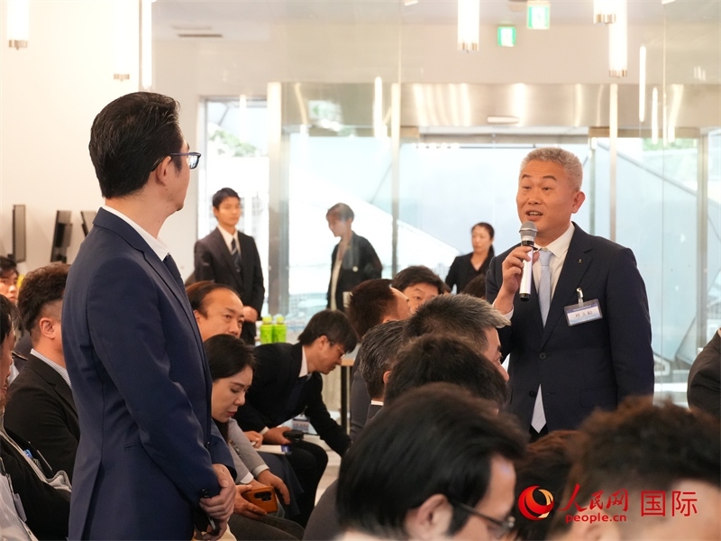 參會企業(yè)與海南代表團(tuán)積極交流。