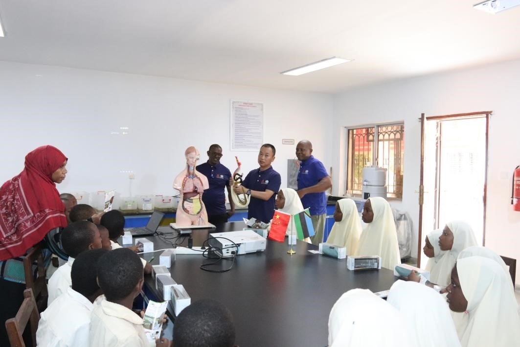 血吸蟲病健康教育講座。施亮攝